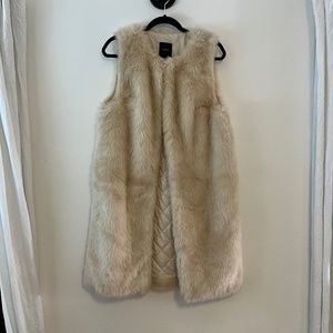 Forever 21 Cream Faux Fur Vest size S